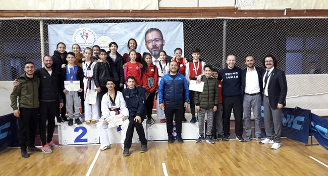 TAEKWONDO TAKIMI YARI FİNALDE