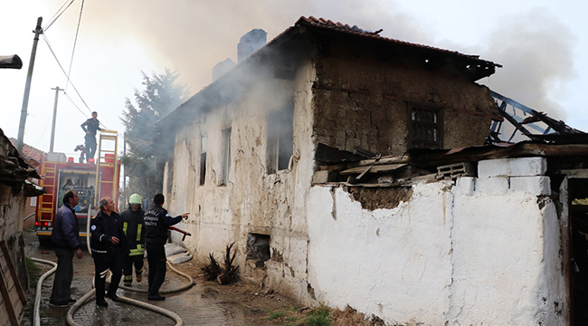 DEPREMİN ŞOKUNU ATLATMAYA ÇALIŞIYORLAR