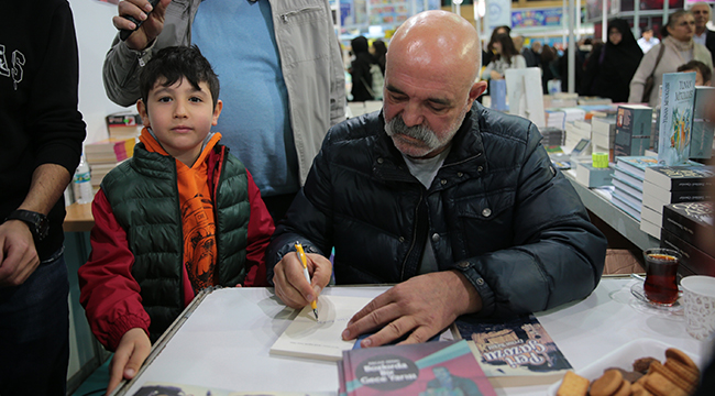 DENİZLİ KİTABA KOŞTU