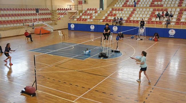 BADMİNTON'IN YILDIZLARI DENİZLİ'DEN GEÇTİ