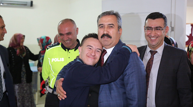 DEMİR ÖZEL ÇOCUKLARLA BULUŞTU