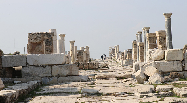 Laodikya Tiyatrosu Tamamen Ayağa Kaldırılacak