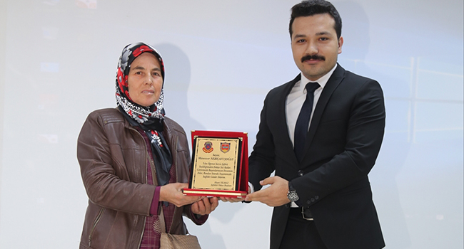 Öğrencileri Taşıyan Kadın Yılın Şoförü Seçildi