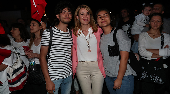 Merkezefendili Gençler Konserde Doyasıya Eğlendi