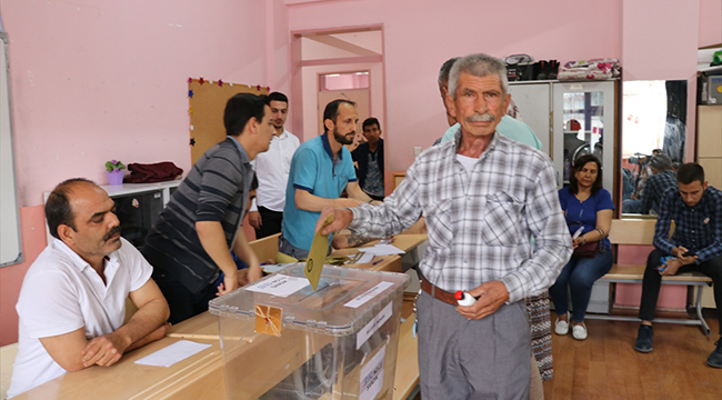 Honazlılar Oy Kullanmaya Başladı