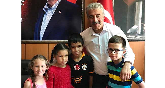 Başkan Amca’dan Çocuklara Bayram Hediyesi