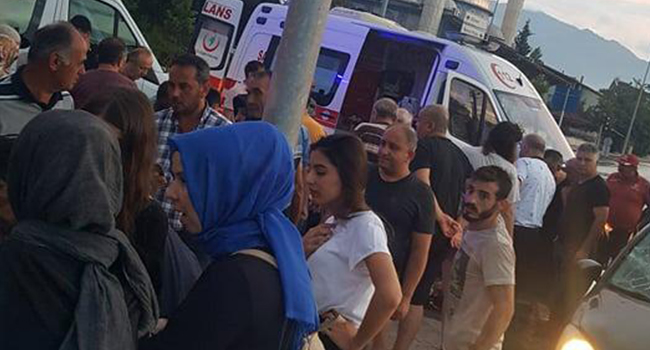 Otomobil İle Elektrikli Bisiklet Çarpıştı