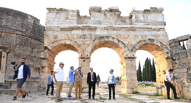 Pamukkale'yi Ayhan Sicimoğlu Anlatacak