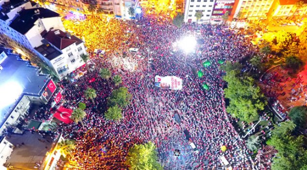 Delikliçınar’ın adı 15 Temmuz Şehitler Meydanı oluyor