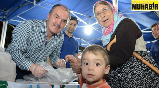 DEMOKRASİ NÖBETİ TUTAN VATANDAŞLARA İKRAM