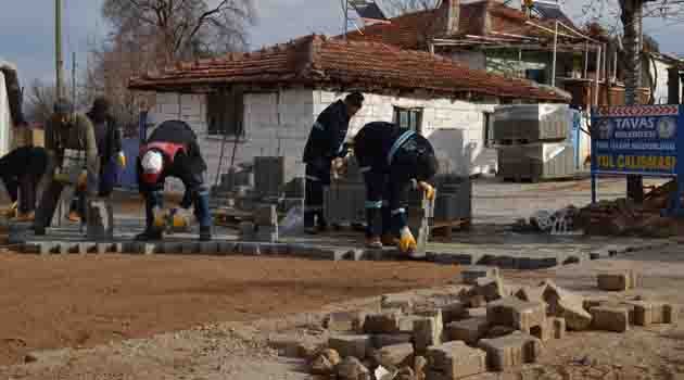 DERİNKUYU MAHALLESİ’NE TAŞ VE BORDÜR DÖŞEME
