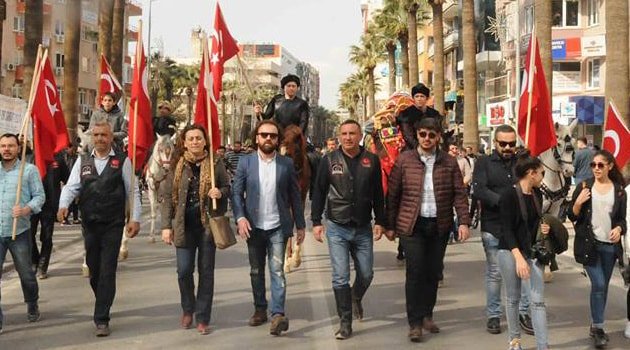 DEVELER KORTEJ YÜRÜYÜŞÜNDE BOY GÖSTERDİ