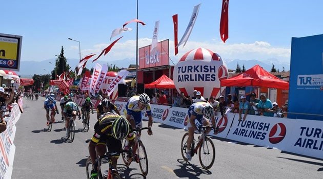 DÜNYA DENİZLİ'Yİ İZLEDİ