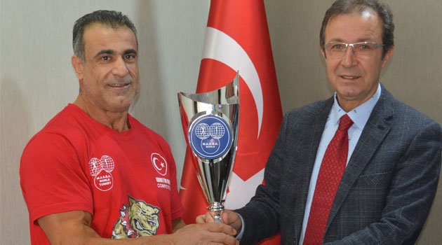 DÜNYA ŞAMPİYONU KUPAYI DENİZLİ’YE GETİRDİ