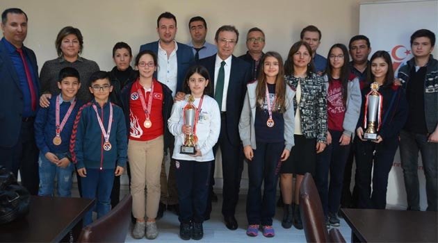 GENÇ BEYİNLERDEN İBANOĞLU'NU ZİYARET