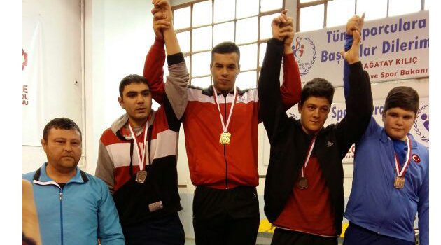 GÜREŞTE MADALYA SEVİNCİ