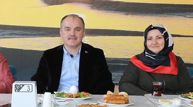 GÜRLESİN; “PAMUKKALE BELEDİYESİ BÜYÜK BİR AİLE”