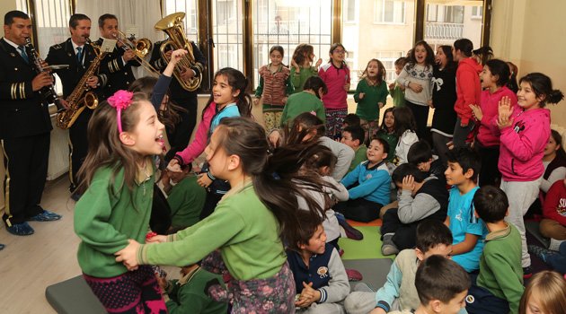 Hem öğreniyorlar hem eğleniyorlar