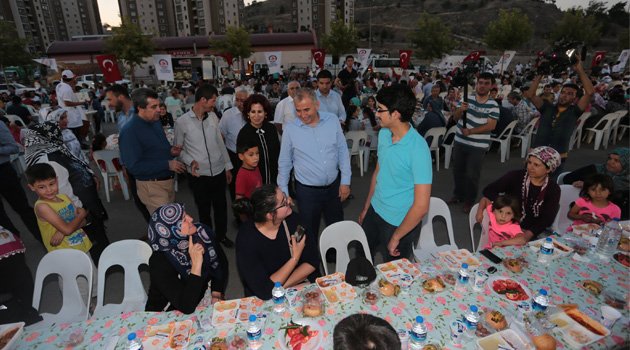 İftar bereketi Ak Vadi’ye taşındı