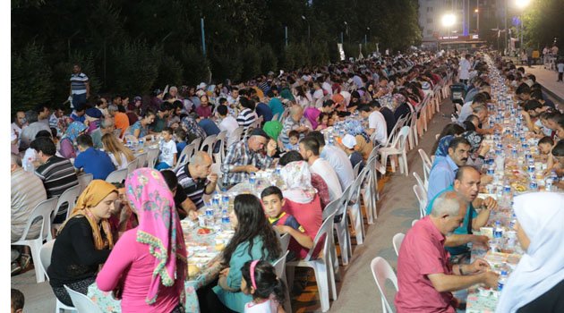 İftar bereketi Zeytinköy’e taşındı