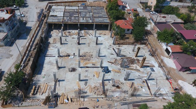 İLBADE MAHALLESİ’NDE KAPALI PAZARYERİ YÜKSELİYOR