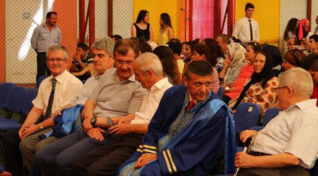 KAMEROĞLU TÖRENİ TERK ETTİ