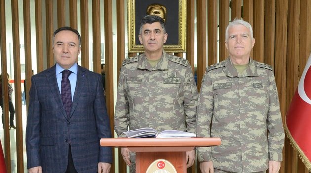 KARA KUVVETLERİ KOMUTANI, VALİ'Yİ ZİYARET ETTİ