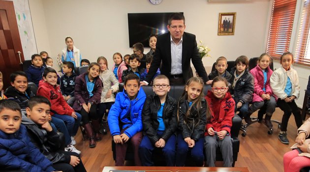 KÜÇÜKLERİN SEVGİSİ ODAYA SIĞMADI