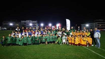 Gençler “Cumhuriyet” için sahaya çıktı