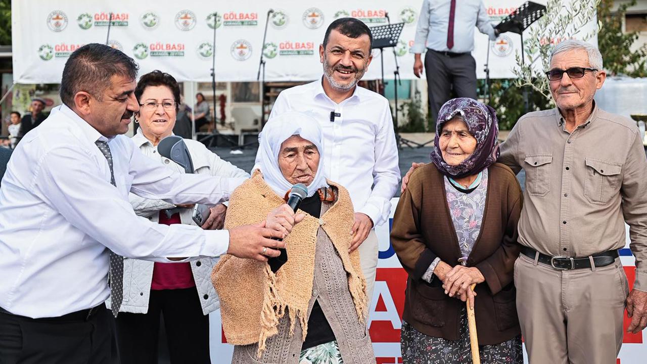 95 Yaşındaki Hilmiye Teyze’nin “Andımız”ı gözleri doldurdu