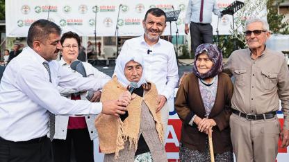 95 Yaşındaki Hilmiye Teyze’nin “Andımız”ı gözleri doldurdu