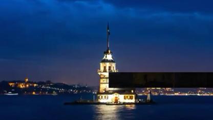 Bir Yıldırım Çarptı Sanki İstanbul'a...