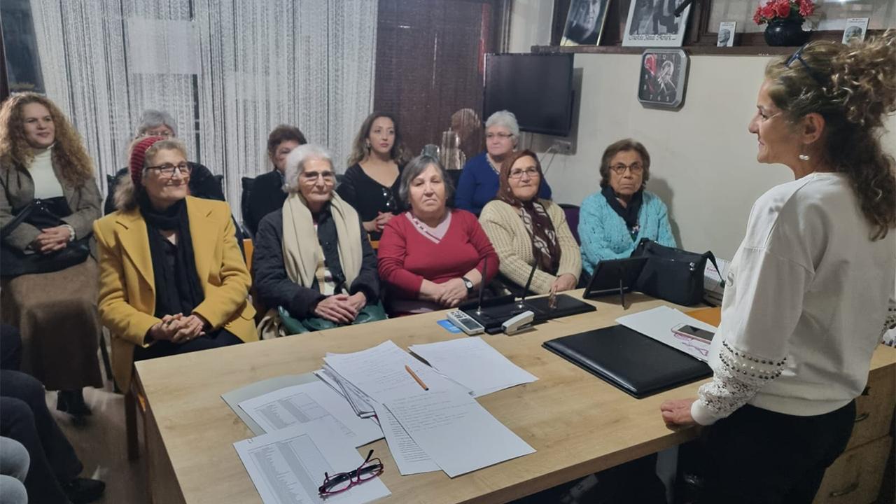 CUMHURİYET KADINLARINDA BAYRAK DEĞİŞİMİ