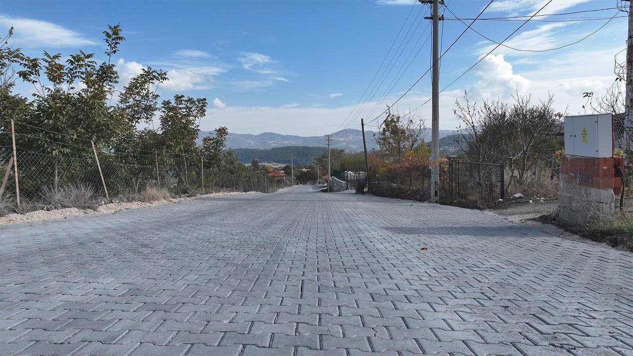 Cumhuriyet ve Kocapınar kilit parke taşı döşendi