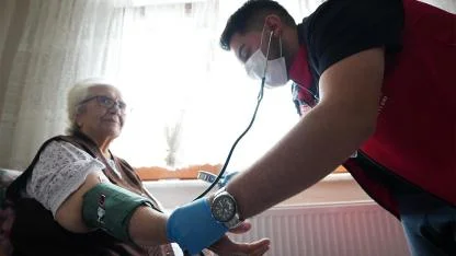 Evde bakım ve sağlık hizmetleri 10 ayda 112 bini aştı