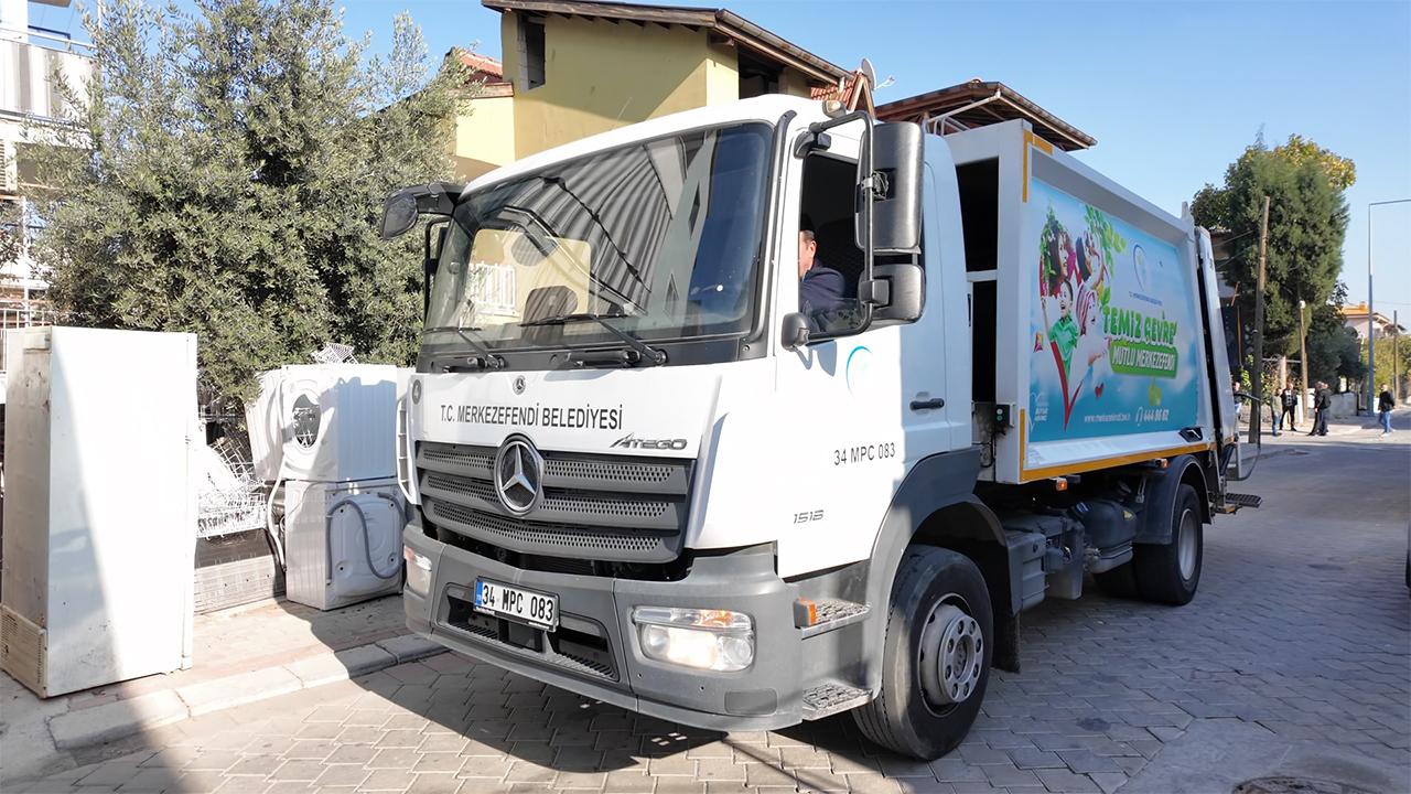 MERKEZEFENDİ’DE ÇÖP ARABALARINDAN TEMİZ KOKULAR YAYILIYOR