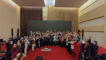 MHP’Lİ KADINLAR “TÜRK SAĞLIK ÇALIŞTAYI’NA KATILDI