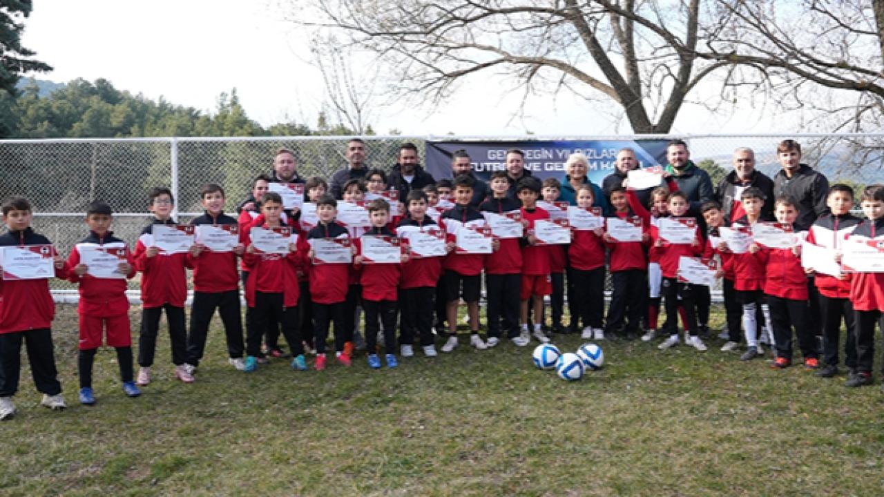 Büyükşehir’den geleceğin yıldızlarına futbol kampı