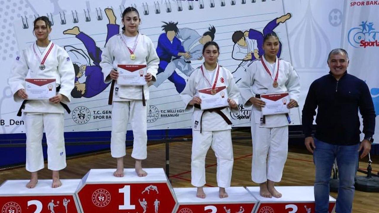 DENİZLİ’DE JUDO GRUP ŞAMPİYONASI HEYECANI NEFES KESTİ