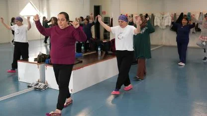 Denizli'de zeybek bilmeyen kadın kalmasın