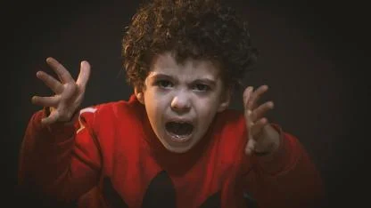 EBEVEYNLERİ ÇARESİZLİĞİ: ‘AYRILIK KAYGISI’