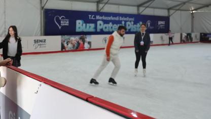 MERKEZEFENDİ’DE BUZ PATENİ PİSTİ AÇILDI