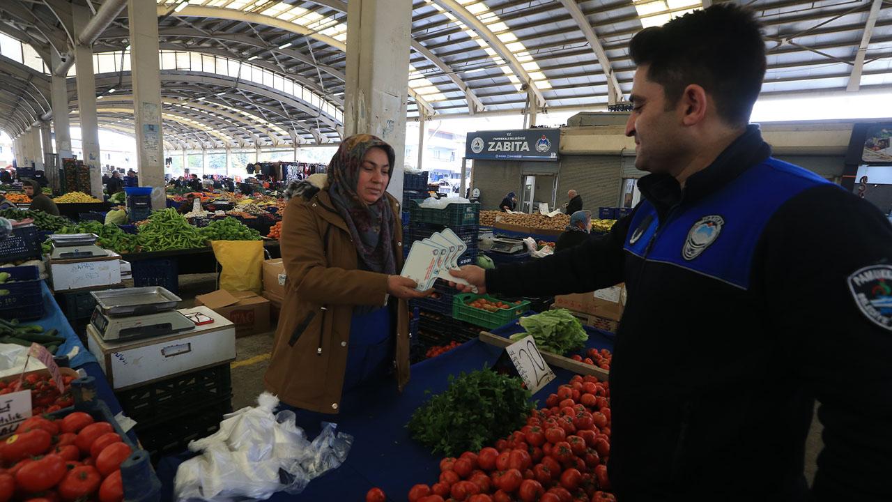 PAMUKKALE’DE PAZAR FİYAT ETİKETLERİ ESNAFIN ELİNDE