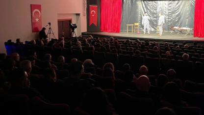 Sol Kültür Tiyatro Topluluğu “Tecrit” oyunu sahneledi