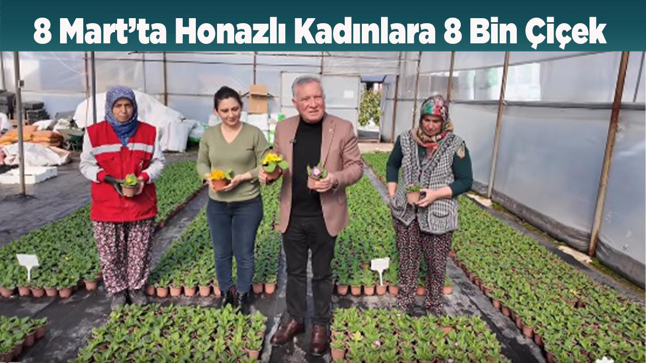 8 Mart’ta Honazlı Kadınlara 8 Bin Çiçek