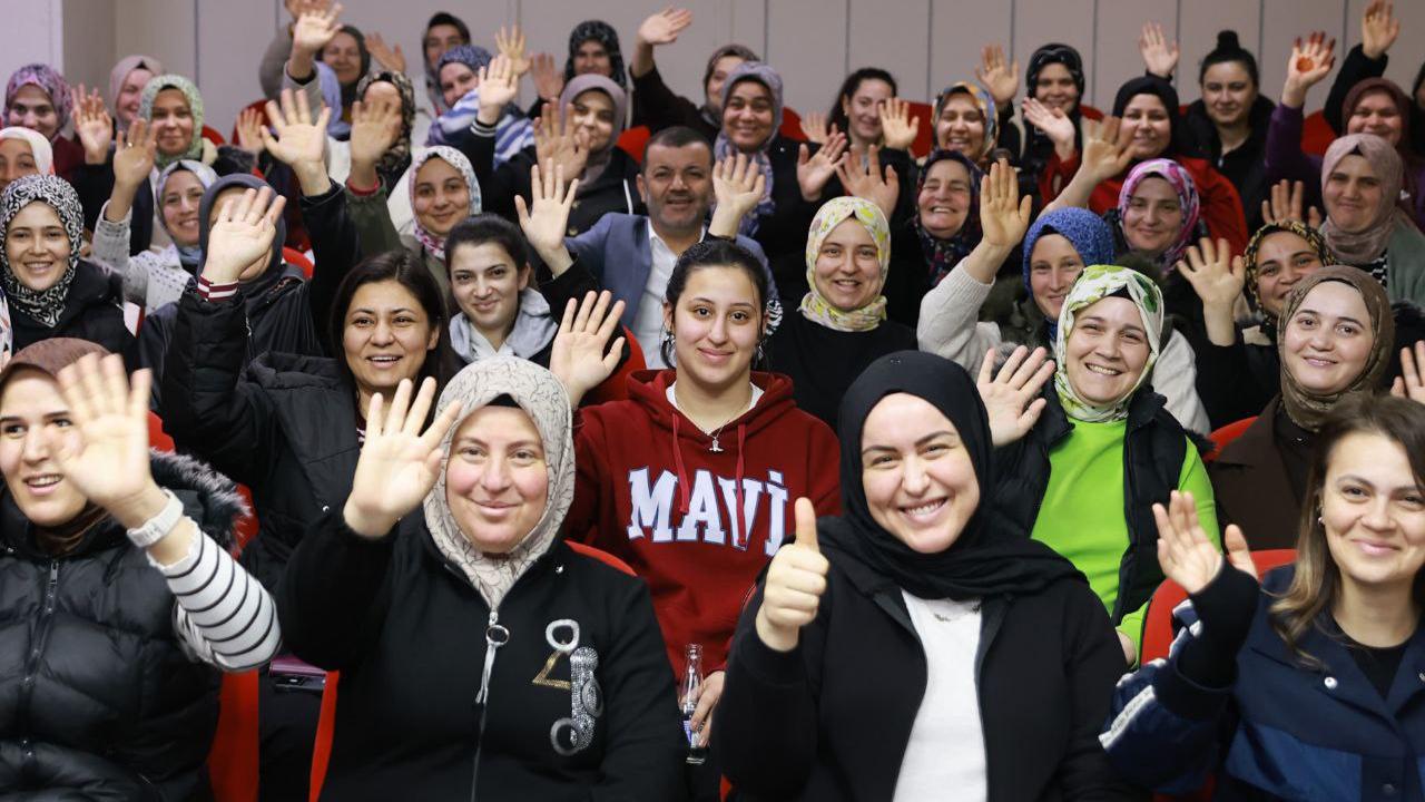 Denizli'de Kadınlar Yüzme Öğreniyor