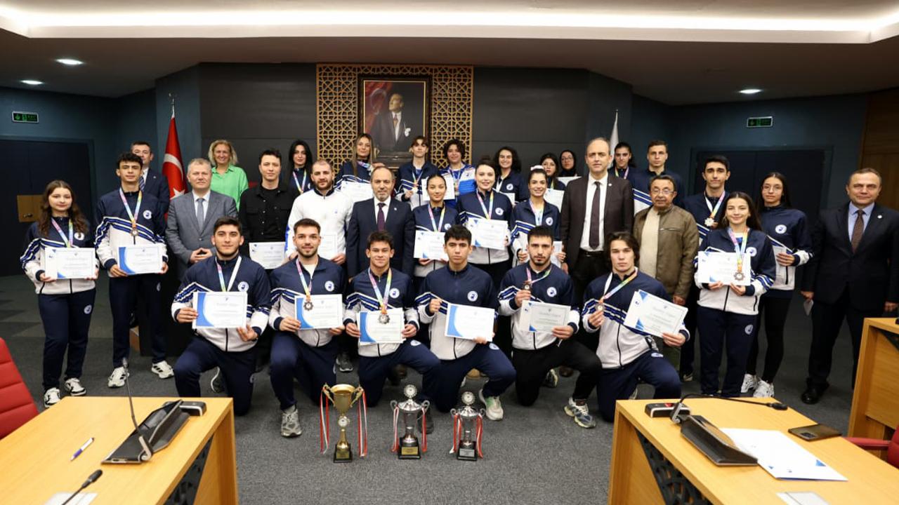 PAÜ Sporcularına Rektör Güngör’den Teşekkür Belgesi