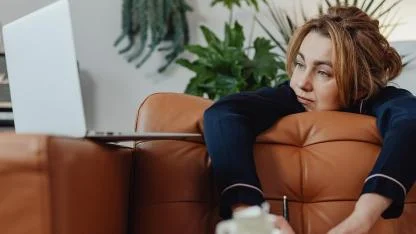 AŞIRI EKRAN KULLANIMI HAFIZAYI VE DİKKATİ NASIL ETKİLİYOR?