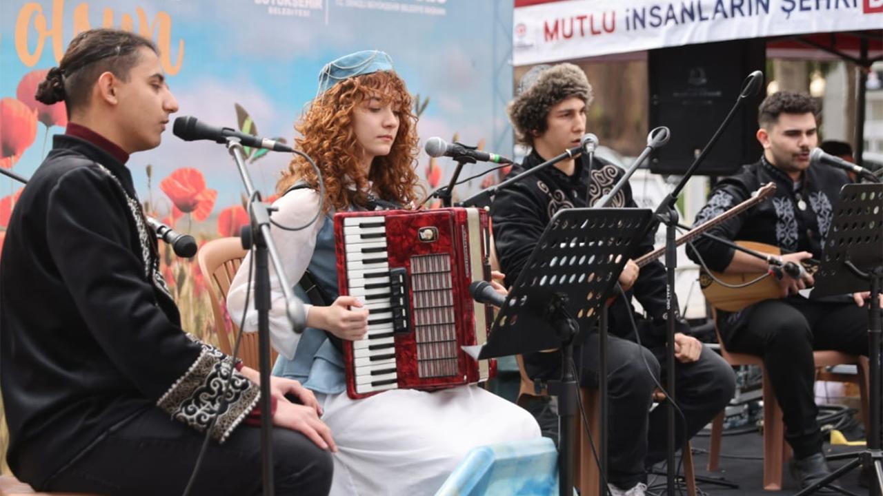 Başkan Çavuşoğlu ateşin üstünden atladı, demir dövdü