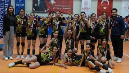 Çardak’ta Kadın Sporcuların Zafer Gecesi